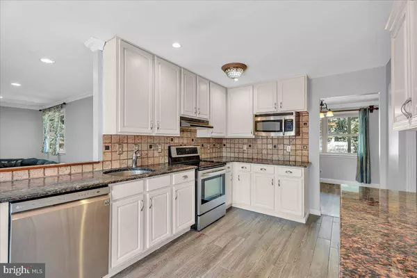 214 PEPPERMILL RD, West Berlin, NJ 08091