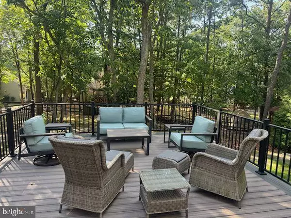 8 SHERWOOD LN, Voorhees, NJ 08043