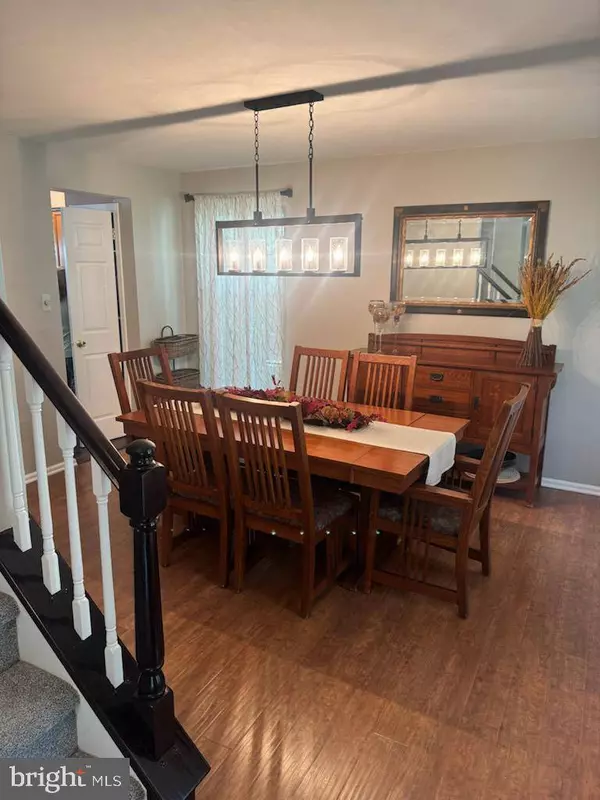 8 SHERWOOD LN, Voorhees, NJ 08043