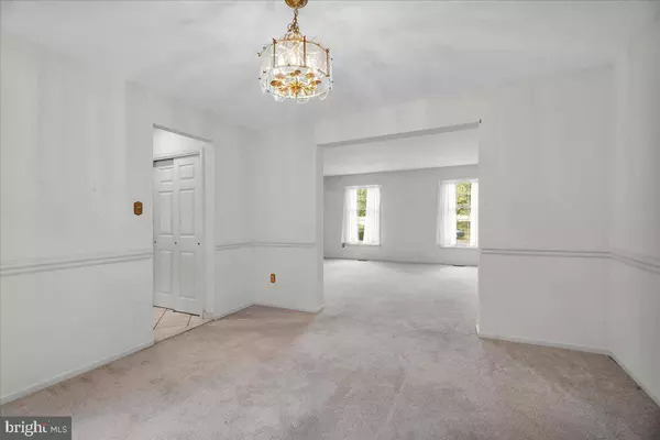 9 MICHAELSON DR, Mount Laurel, NJ 08054