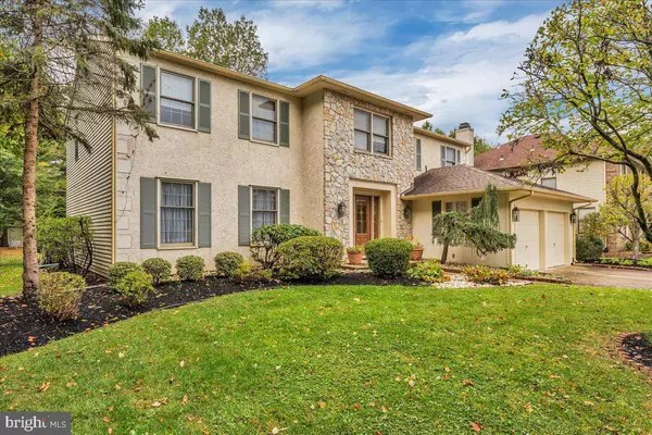 9 MICHAELSON DR, Mount Laurel, NJ 08054