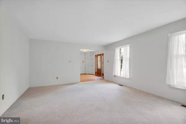 9 MICHAELSON DR, Mount Laurel, NJ 08054