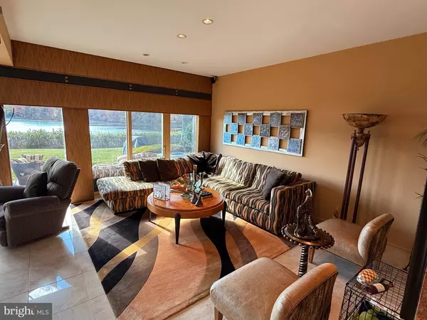 1802 CHAMPLAIN DR, Voorhees, NJ 08043