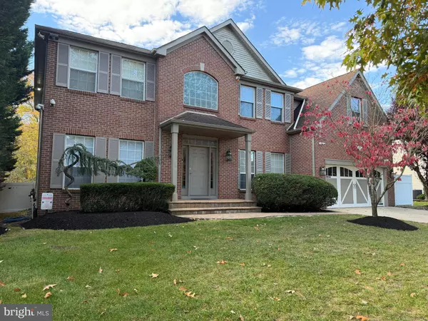 18 SADDLEHORN DR, Cherry Hill, NJ 08003