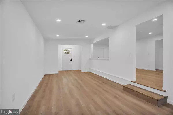 311 HOLLY AVE, Woodbury Heights, NJ 08097