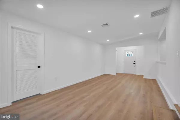 311 HOLLY AVE, Woodbury Heights, NJ 08097