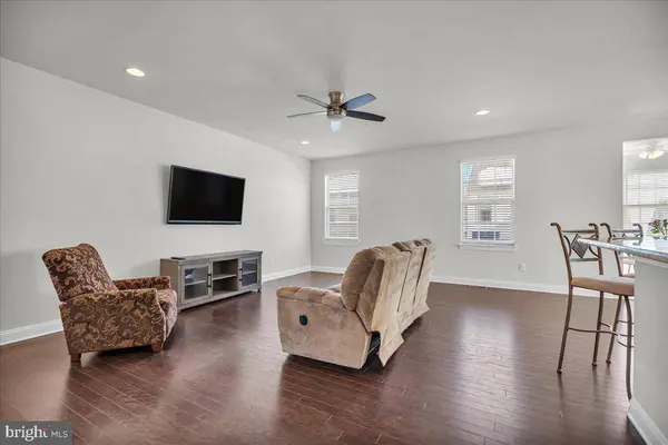 27 RAVENNA DR, West Berlin, NJ 08091