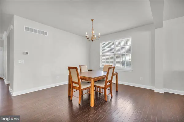 27 RAVENNA DR, West Berlin, NJ 08091