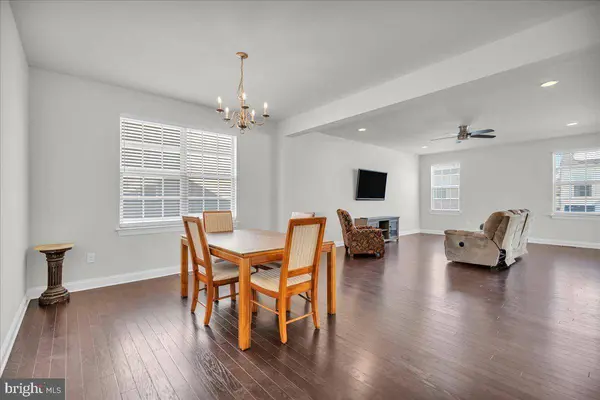 27 RAVENNA DR, West Berlin, NJ 08091