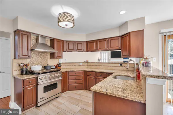 8 DOMINION, Marlton, NJ 08053