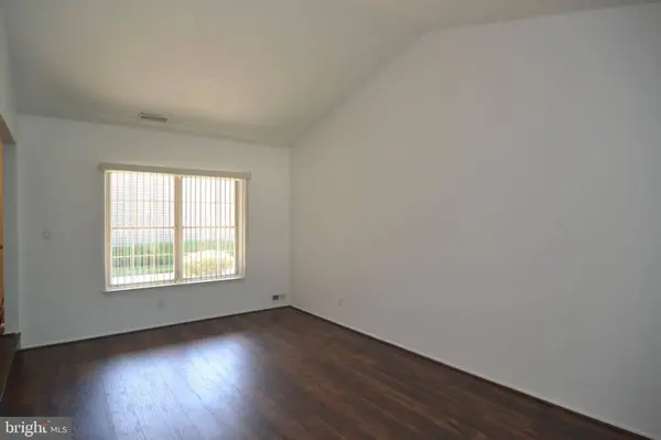 4004 ADELAIDE DR, Mount Laurel, NJ 08054