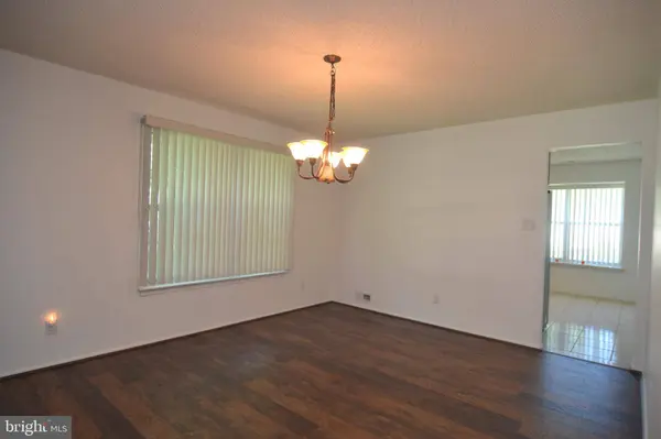 4004 ADELAIDE DR, Mount Laurel, NJ 08054