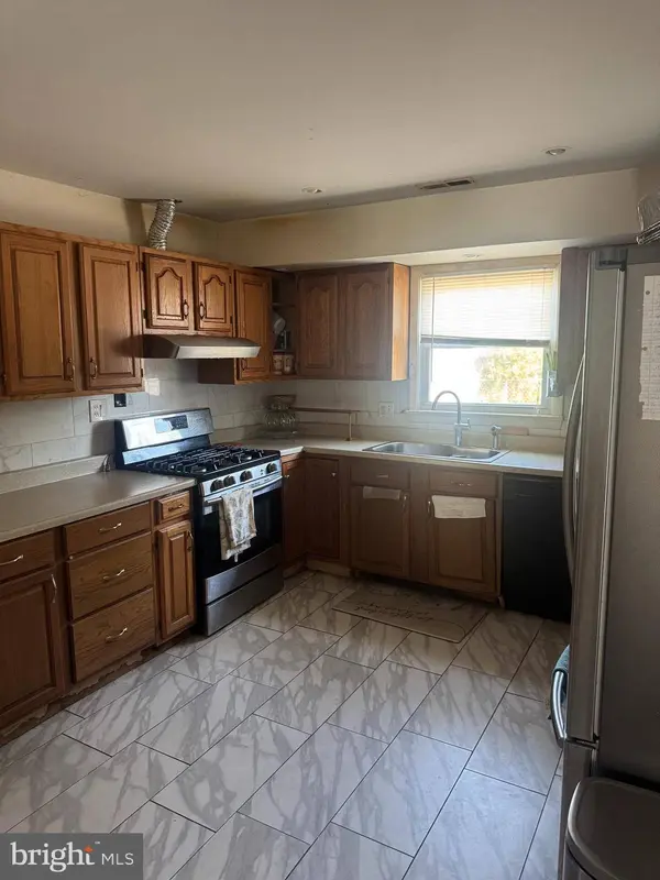 3 FERN CIR, West Berlin, NJ 08091