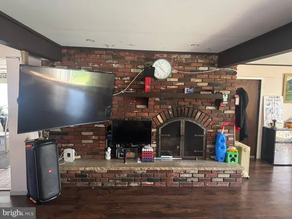 3 FERN CIR, West Berlin, NJ 08091