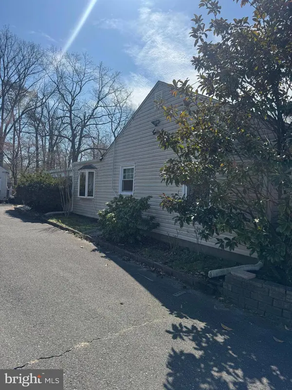 3 FERN CIR, West Berlin, NJ 08091