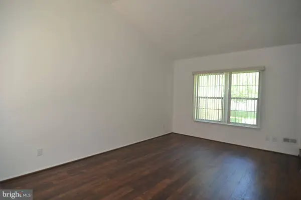 4004 ADELAIDE DR, Mount Laurel, NJ 08054