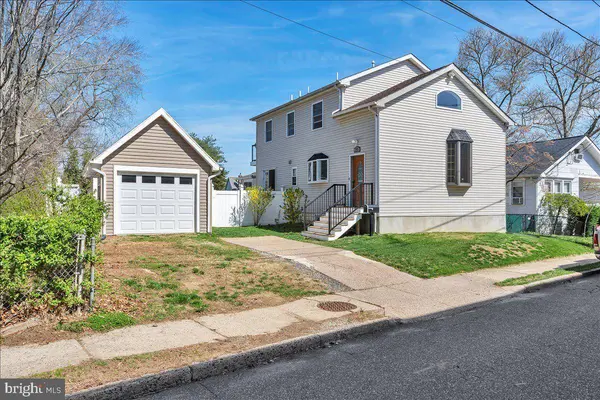 33 RAILROAD AVE, Bellmawr, NJ 08031