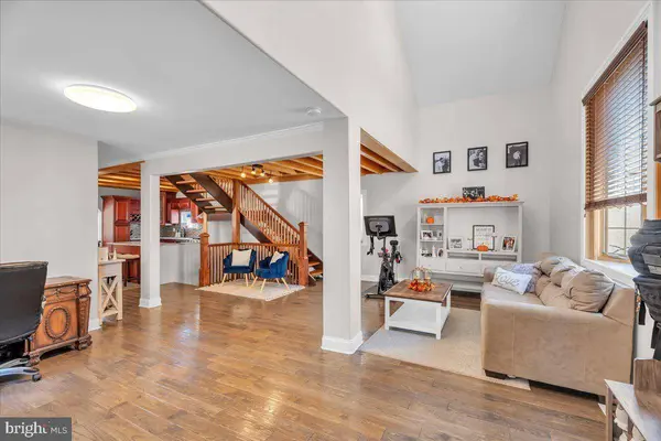 33 RAILROAD AVE, Bellmawr, NJ 08031