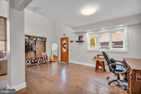 33 RAILROAD AVE, Bellmawr, NJ 08031