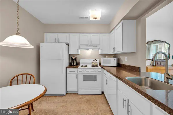 410 JAMESTOWN CT, Mount Laurel, NJ 08054