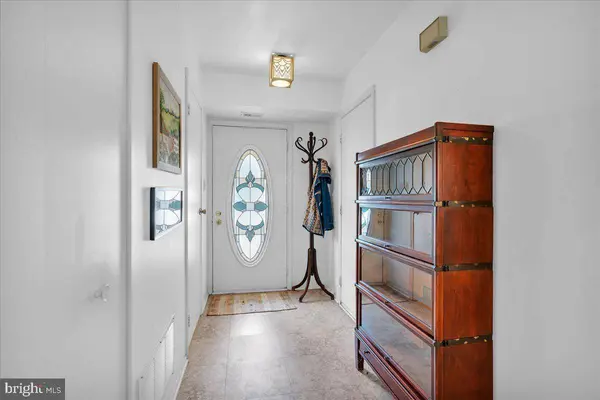 410 JAMESTOWN CT, Mount Laurel, NJ 08054