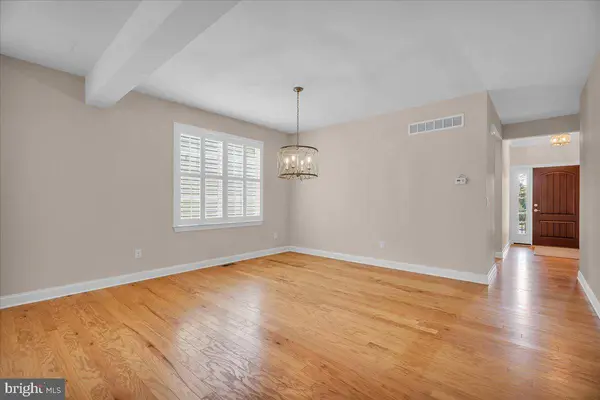 3 REMINGTON DR, West Berlin, NJ 08091