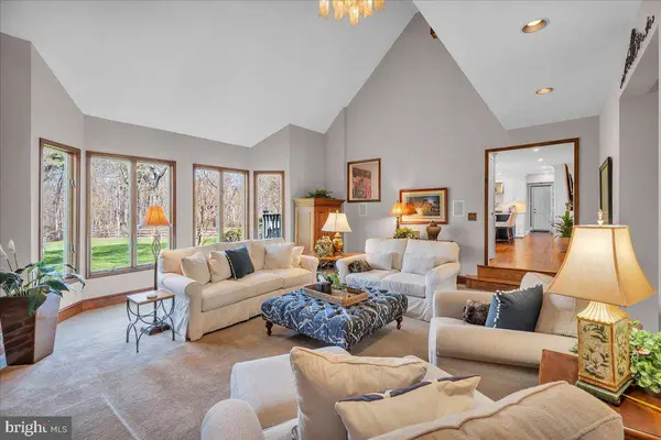 10 FOX HILL DR, Tabernacle, NJ 08088