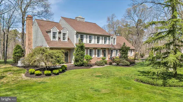 10 FOX HILL DR, Tabernacle, NJ 08088