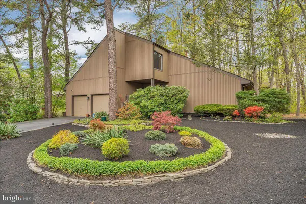 18 BRONWOOD DR, Voorhees, NJ 08043