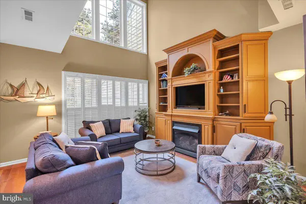 10 WESTFORD DR, Medford, NJ 08055