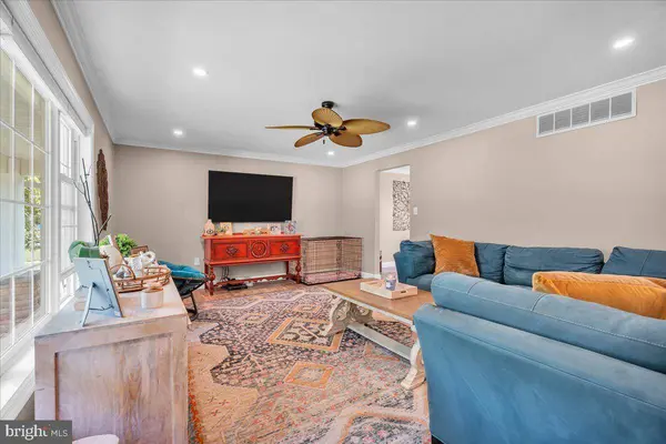 75 GARDENS AVE, Berlin, NJ 08009