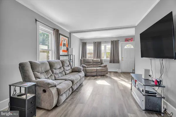 335 WALNUT AVE, Gloucester City, NJ 08030