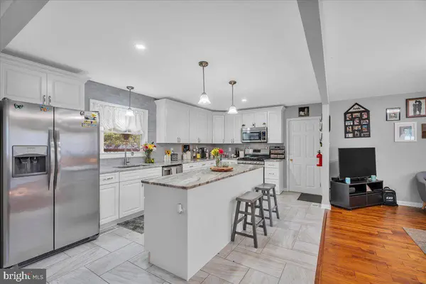 136 WINDING LN, Cinnaminson, NJ 08077