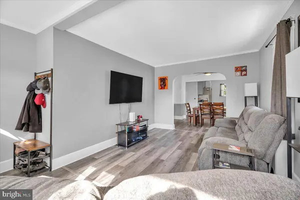 335 WALNUT AVE, Gloucester City, NJ 08030