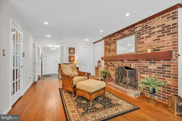 1921 W POINT DR, Cherry Hill, NJ 08003