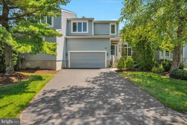 1402 CHAMPLAIN DR