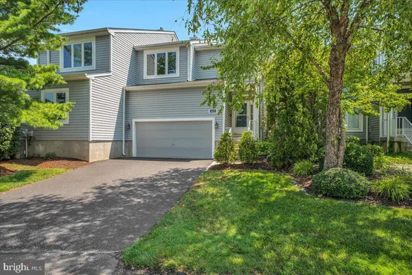 1402 CHAMPLAIN DR, Voorhees, NJ 08043