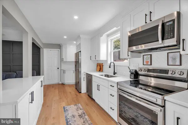 9 LANCASTER DR, Marlton, NJ 08053