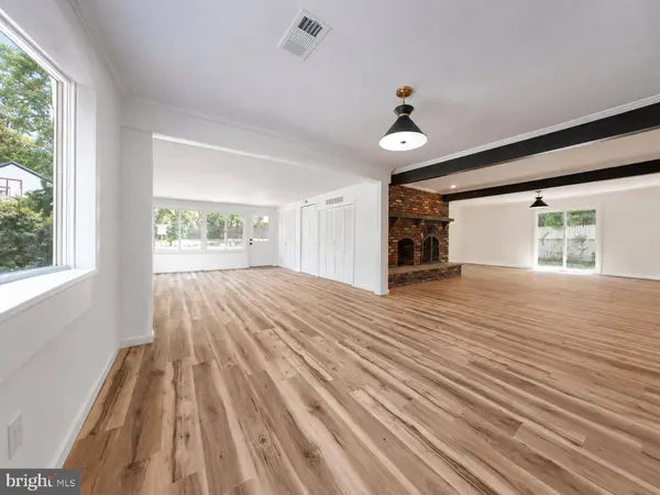 3 FERN CIR, West Berlin, NJ 08091