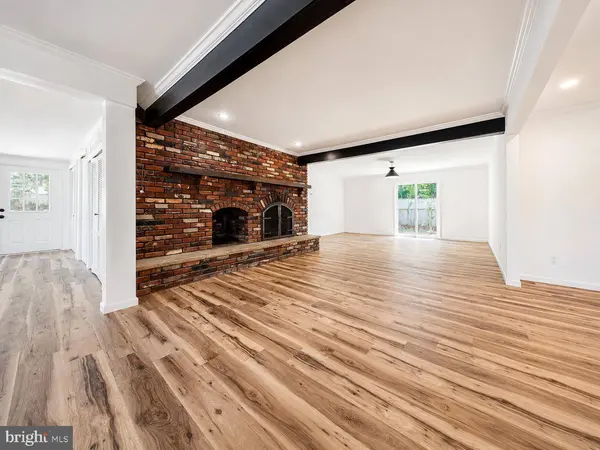 3 FERN CIR, West Berlin, NJ 08091