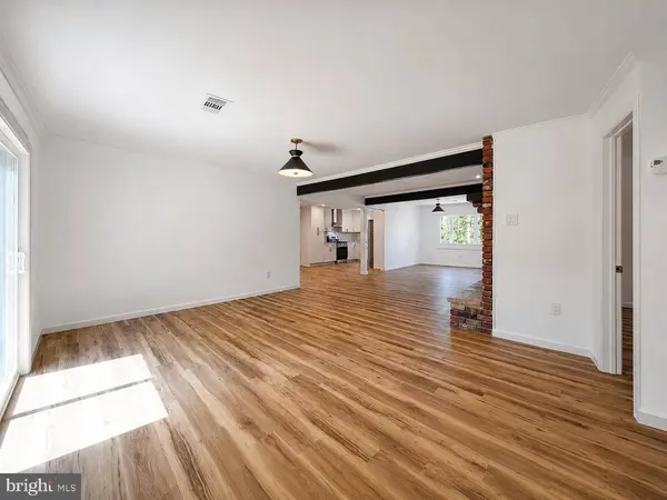 3 FERN CIR, West Berlin, NJ 08091