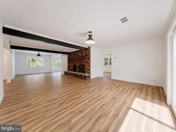 3 FERN CIR, West Berlin, NJ 08091