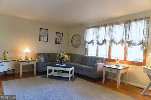 23 SUMMIT AVE, Berlin, NJ 08009