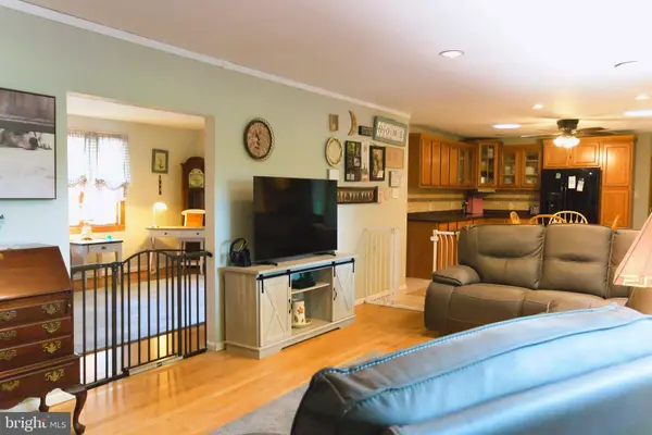 23 SUMMIT AVE, Berlin, NJ 08009