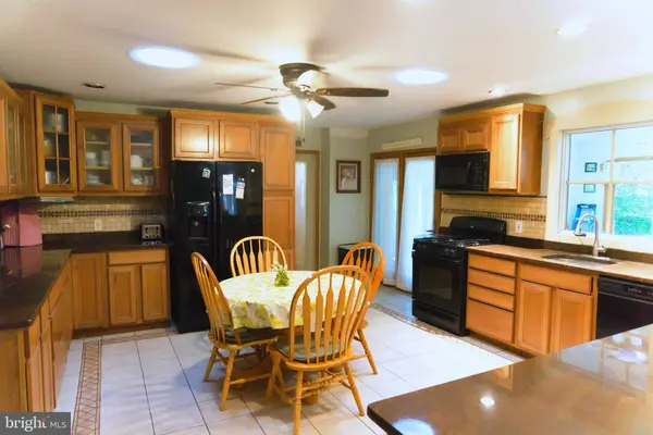 23 SUMMIT AVE, Berlin, NJ 08009