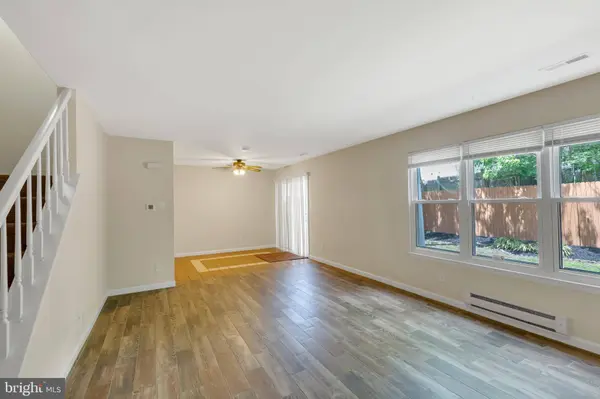 205 CHAUCER CT, Mount Laurel, NJ 08054