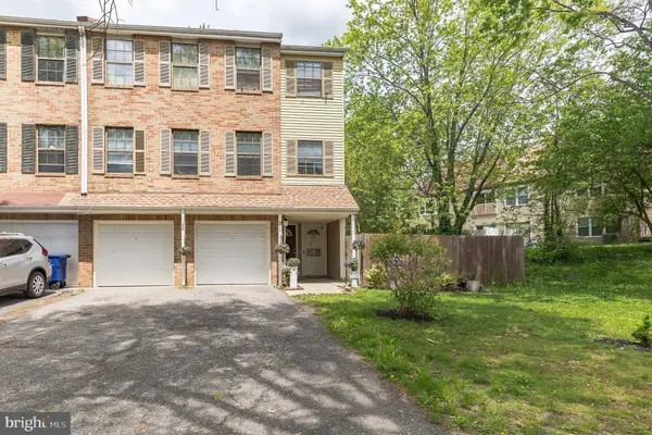 205 CHAUCER CT