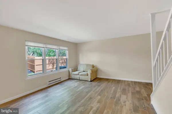 205 CHAUCER CT, Mount Laurel, NJ 08054