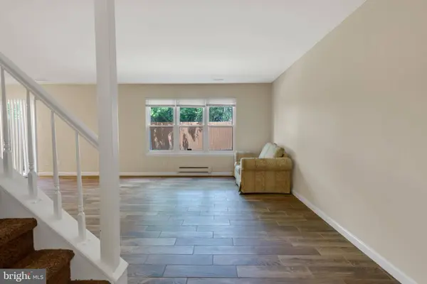 205 CHAUCER CT, Mount Laurel, NJ 08054