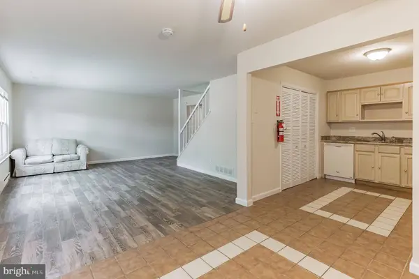 205 CHAUCER CT, Mount Laurel, NJ 08054
